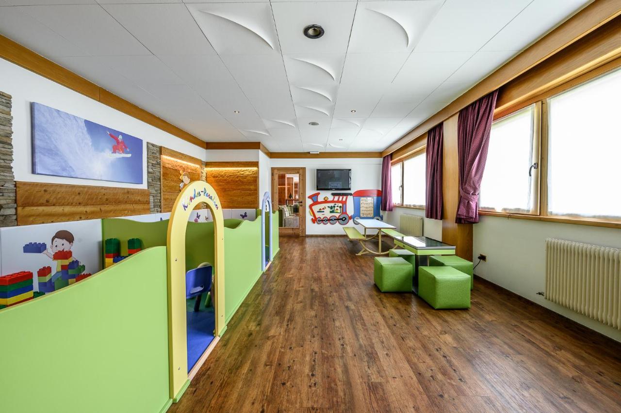 Hotel Sporting Ravelli Mezzana  Esterno foto