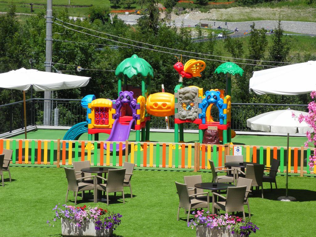 Hotel Sporting Ravelli Mezzana  Esterno foto